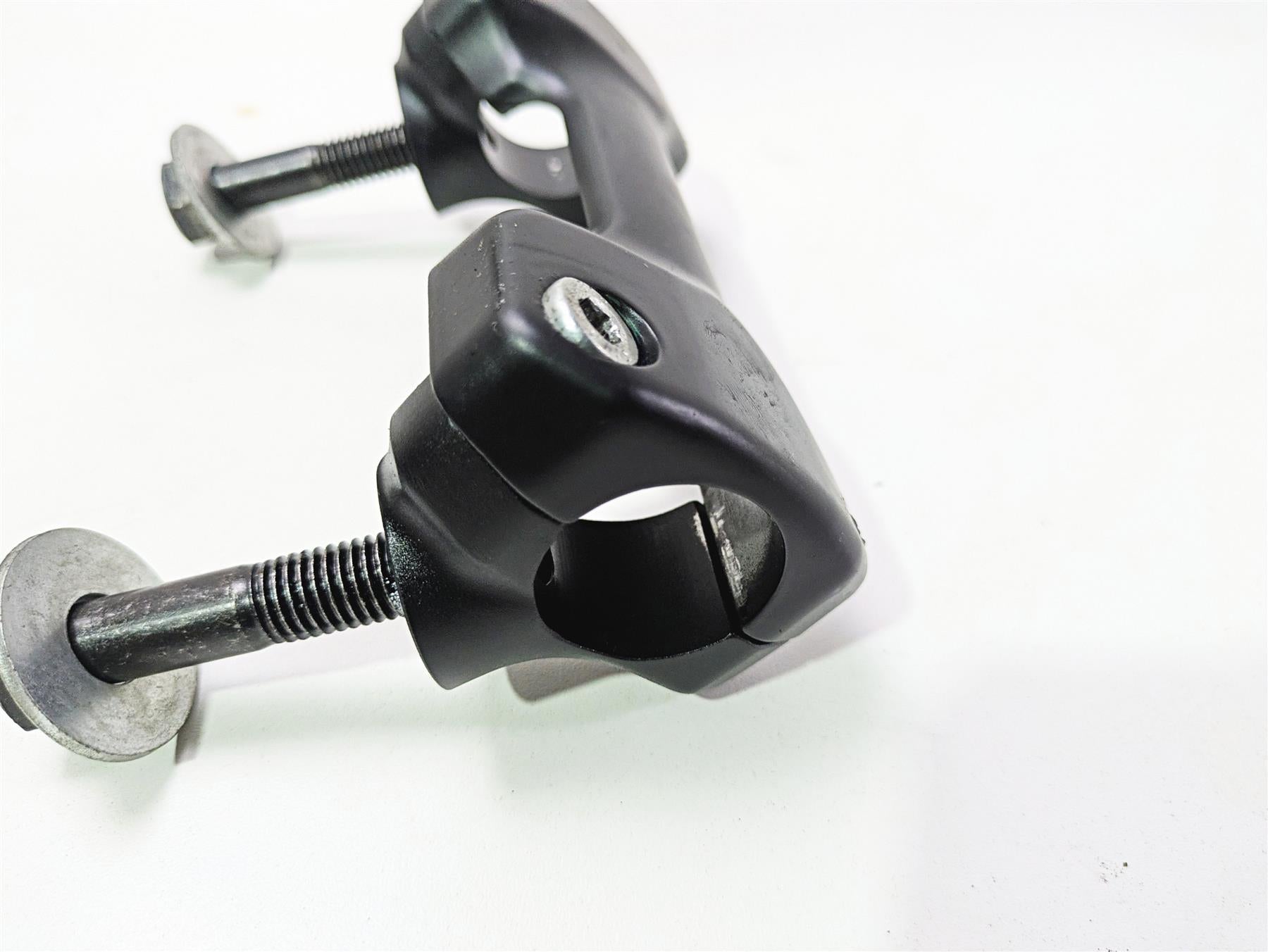 2017 Indian Chieftain Limited Handlebar Holder Riser Set 5138354 {{ shop.shopifyCountryName }} - Mototech271