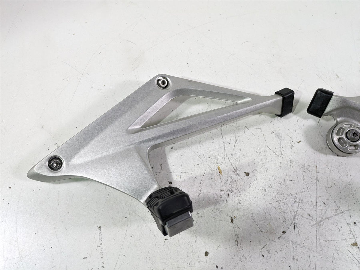 2022 BMW R1250 RT K052 Rear Passenger Foot Peg Rest Set 46718534789 46718534790 {{ shop.shopifyCountryName }} - Mototech271