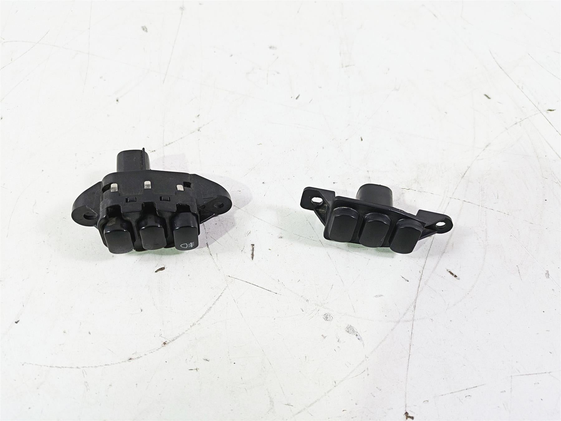 2015 Harley Touring FLHTKL E -Glide Low Auxiliary Switch Button Set 69200172 {{ shop.shopifyCountryName }} - Mototech271