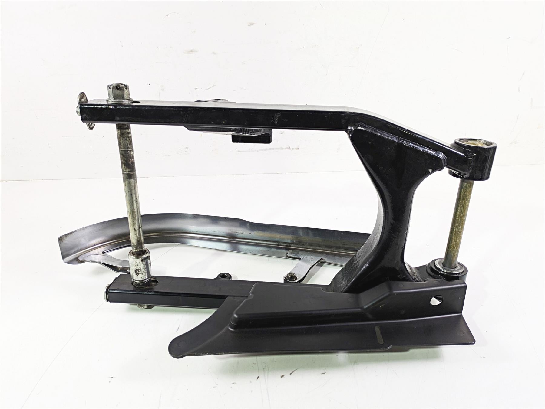 2002 Harley Dyna FXDL Low Rider Rear Swingarm & Belt Guards 47820-00A {{ shop.shopifyCountryName }} - Mototech271