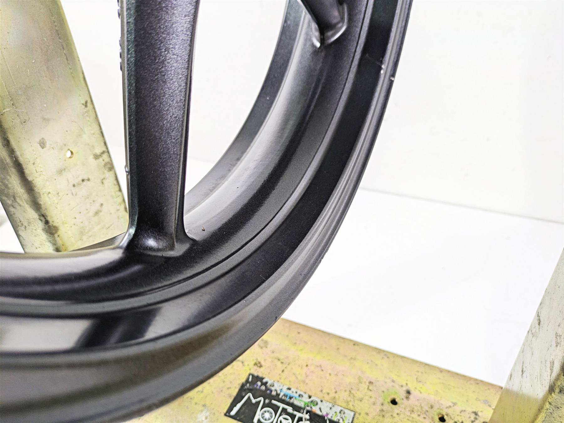 2012 Triumph Daytona 675 Straight 17x3.5 Front Wheel Rim Graphite T2000618 {{ shop.shopifyCountryName }} - Mototech271