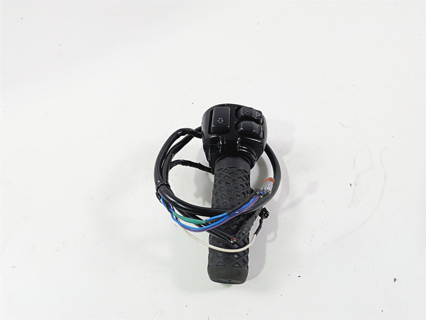2020 Harley Softail FXST Standard Right Hand Control Switch - Extended 71500462 {{ shop.shopifyCountryName }} - Mototech271