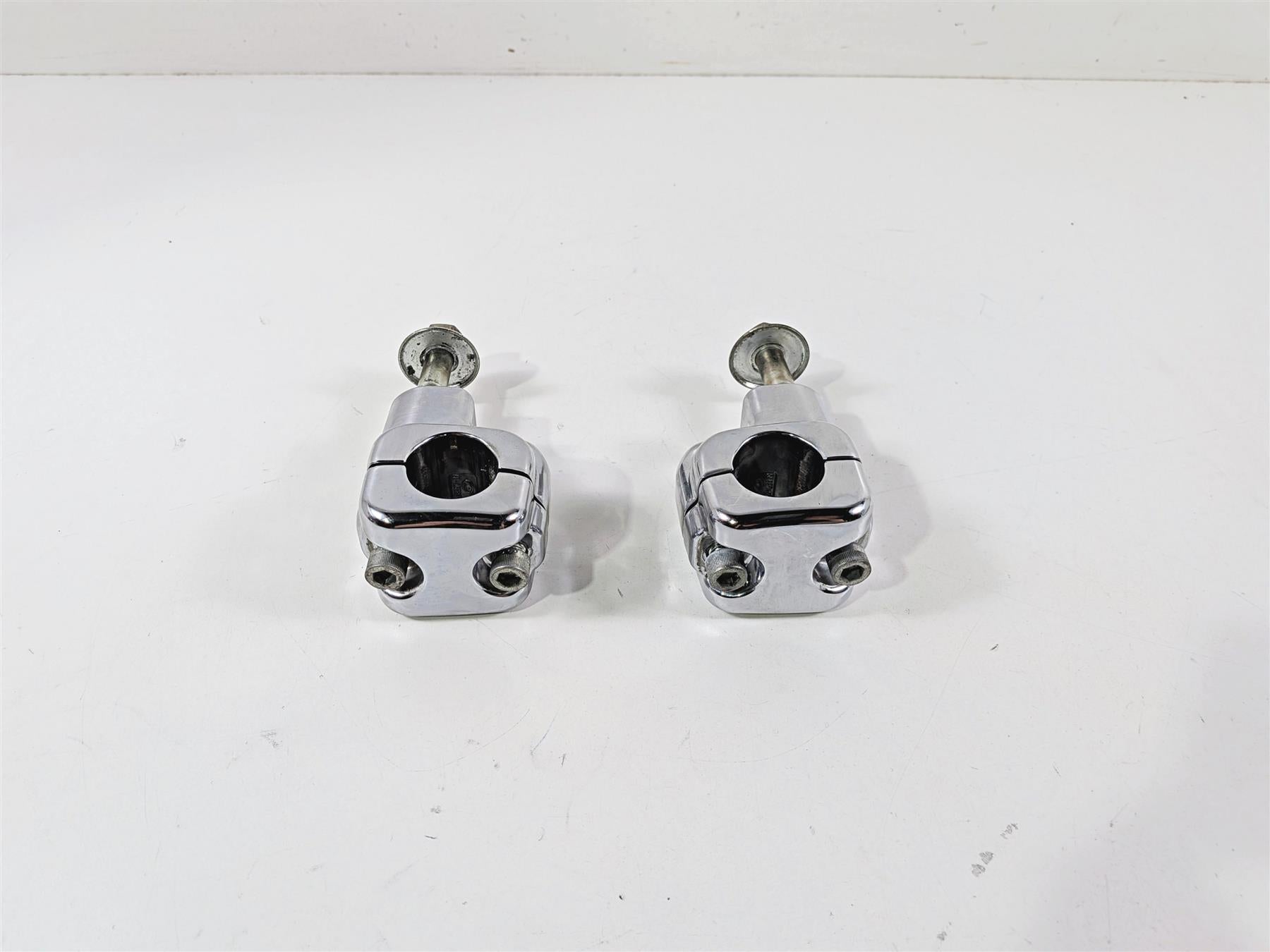 2012 Harley Softail FLSTF Fat Boy Handlebar Clamp Riser Holder 56887-07 {{ shop.shopifyCountryName }} - Mototech271