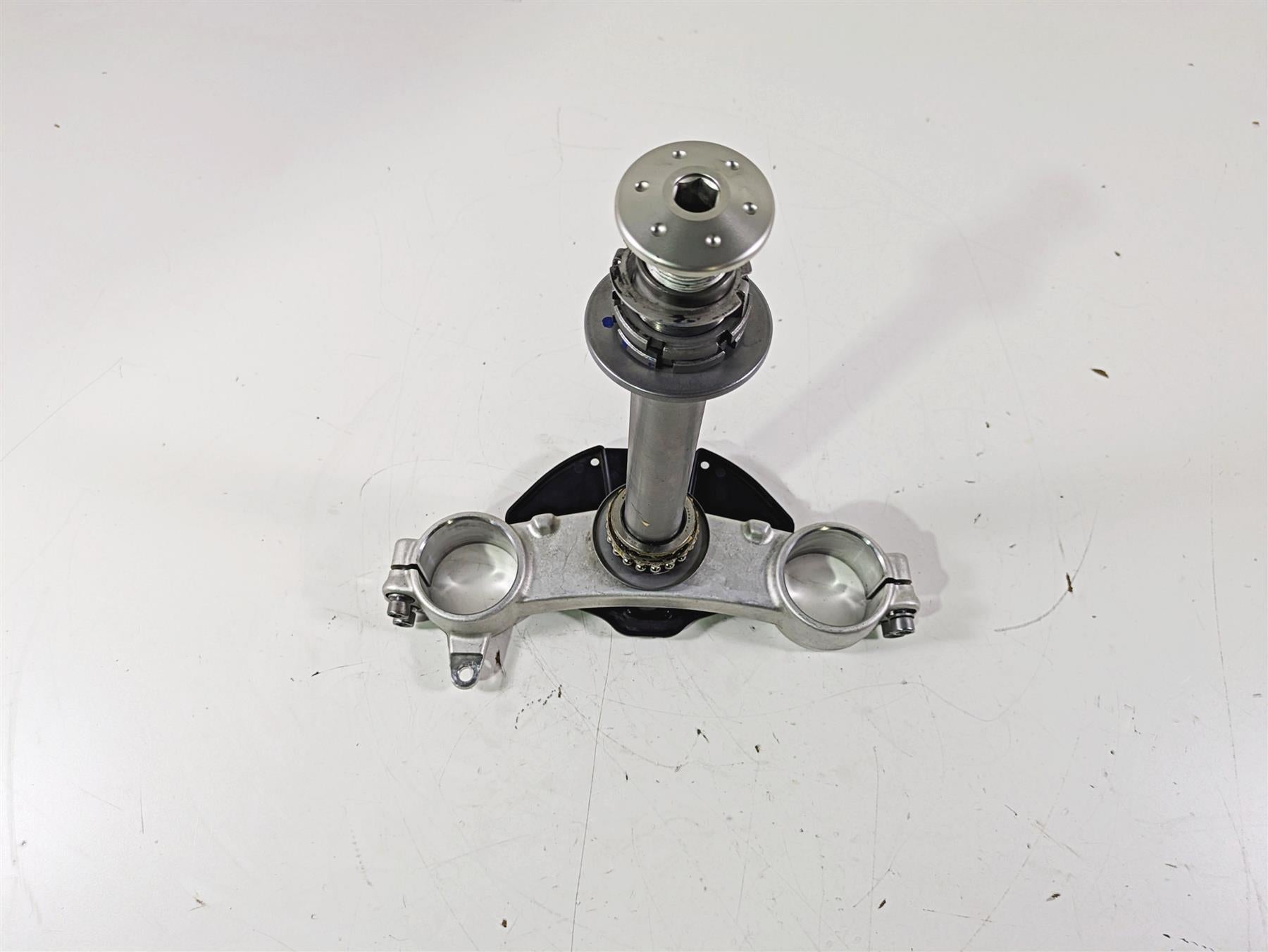 2019 BMW S1000XR K49 Lower Triple Tree Steering Clamp 58mm 31428552900 {{ shop.shopifyCountryName }} - Mototech271
