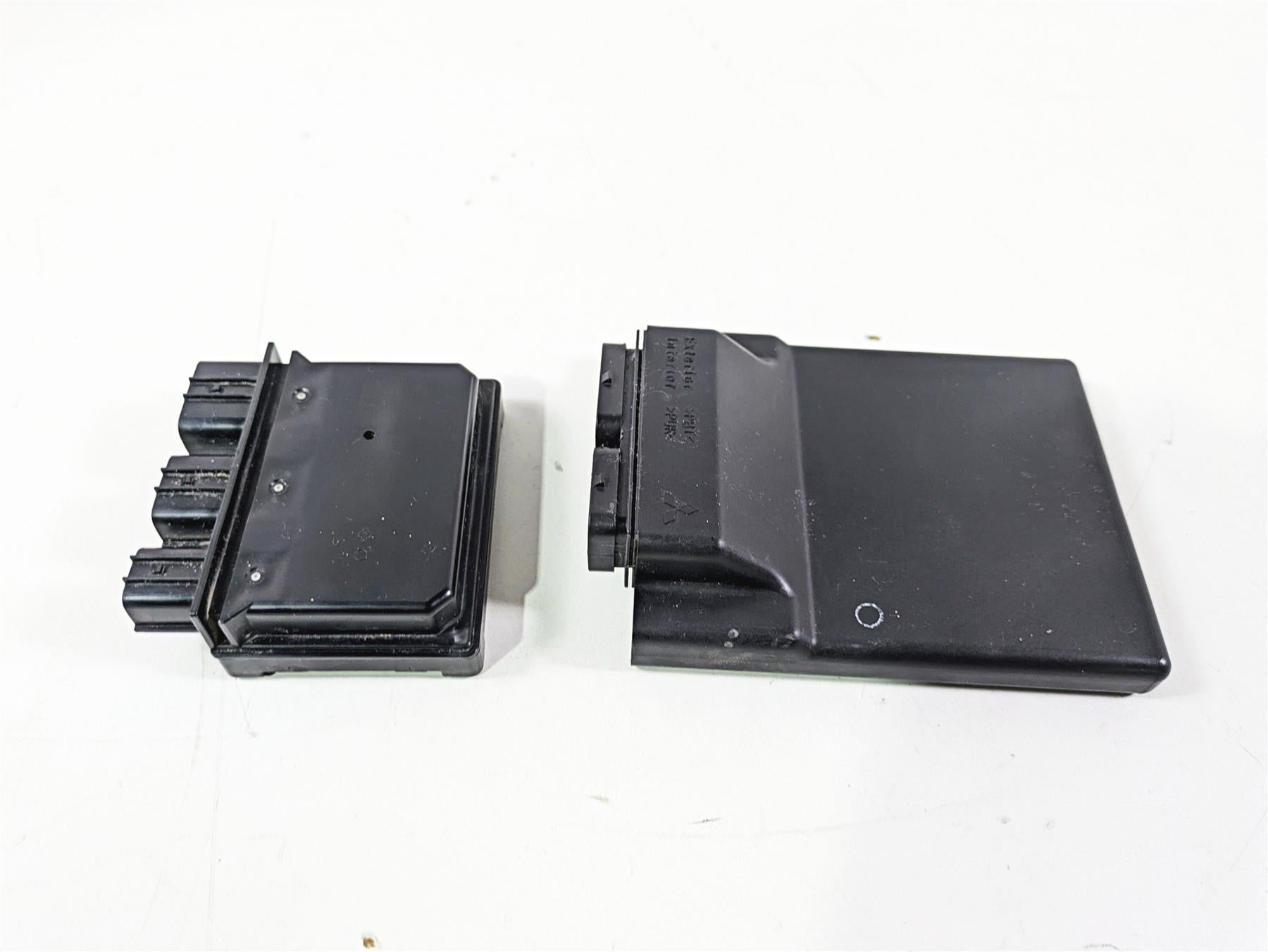 2005 Kawasaki ZX1000 ZX10R Ninja Cdi Ecu Ecm & Black Relay Box Set 21175-0029 {{ shop.shopifyCountryName }} - Mototech271