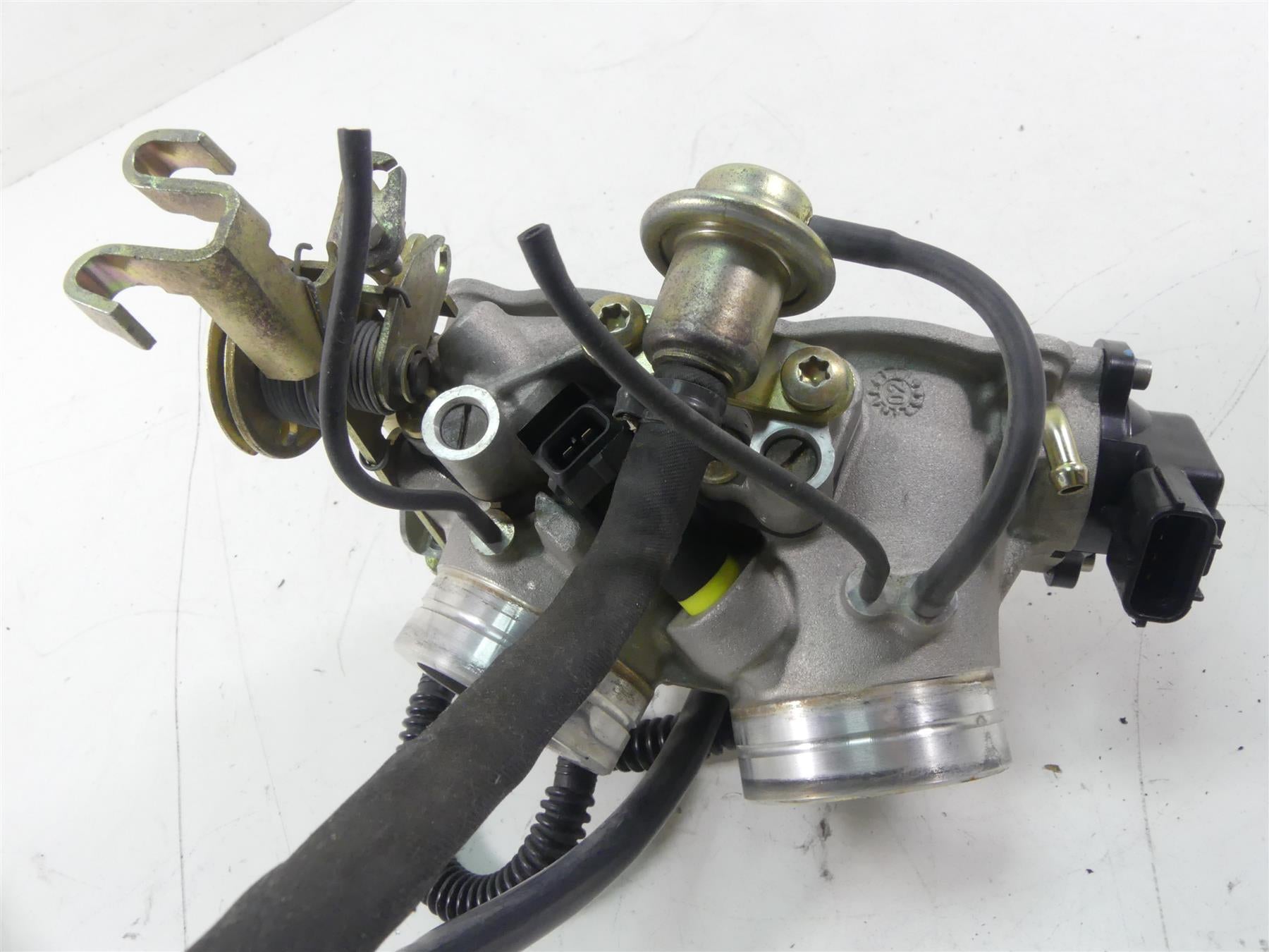 2004 Aprilia RSV1000 R Mille Throttle Body Bodies Fuel Injectors AP0296970 {{ shop.shopifyCountryName }} - Mototech271