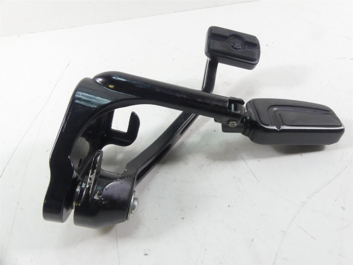 2017 Harley FXSE CVO Pro Street Breakout Front Right Footpeg & Br Pedal 42508-11 {{ shop.shopifyCountryName }} - Mototech271