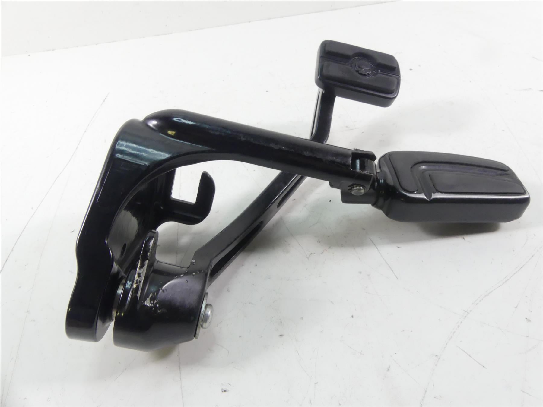 2017 Harley FXSE CVO Pro Street Breakout Front Right Footpeg & Br Pedal 42508-11 {{ shop.shopifyCountryName }} - Mototech271