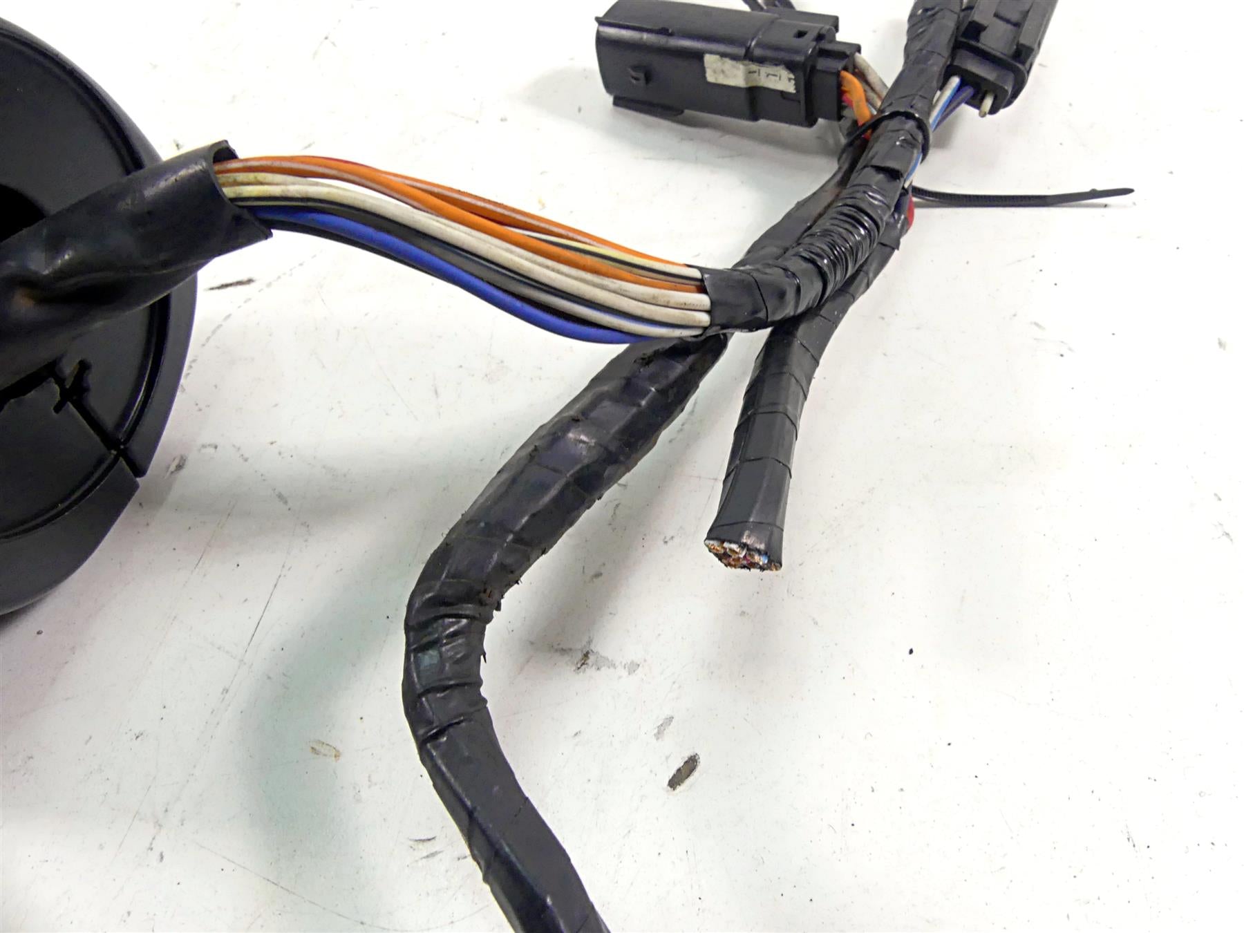 2010 Harley Touring FLHRC Road King Right Hand Control Switch 71684-06A 71683-06 {{ shop.shopifyCountryName }} - Mototech271