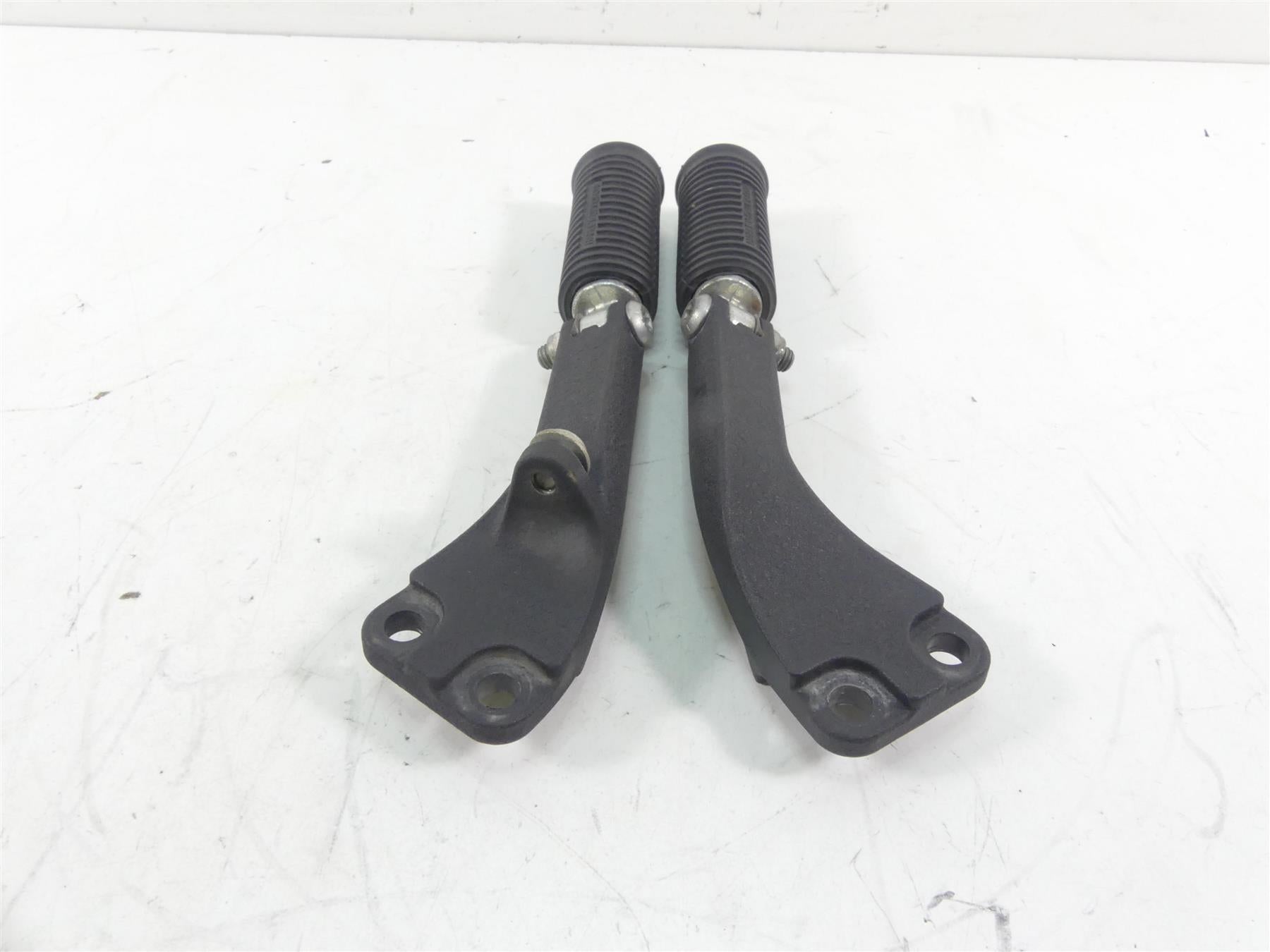 2015 Harley FXDF Dyna Fat Bob Rear Footpeg Foot Rest Set 49224-06A 49230-06 {{ shop.shopifyCountryName }} - Mototech271
