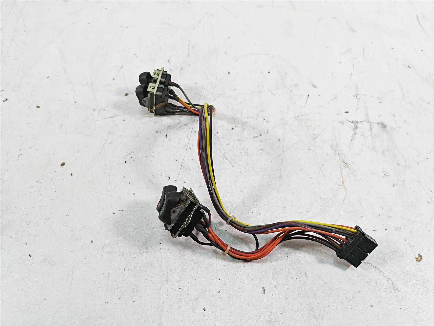 2009 Harley Touring FLHTCU Electra Glide Auxiliary Switch & Wiring Set 70271-98 {{ shop.shopifyCountryName }} - Mototech271