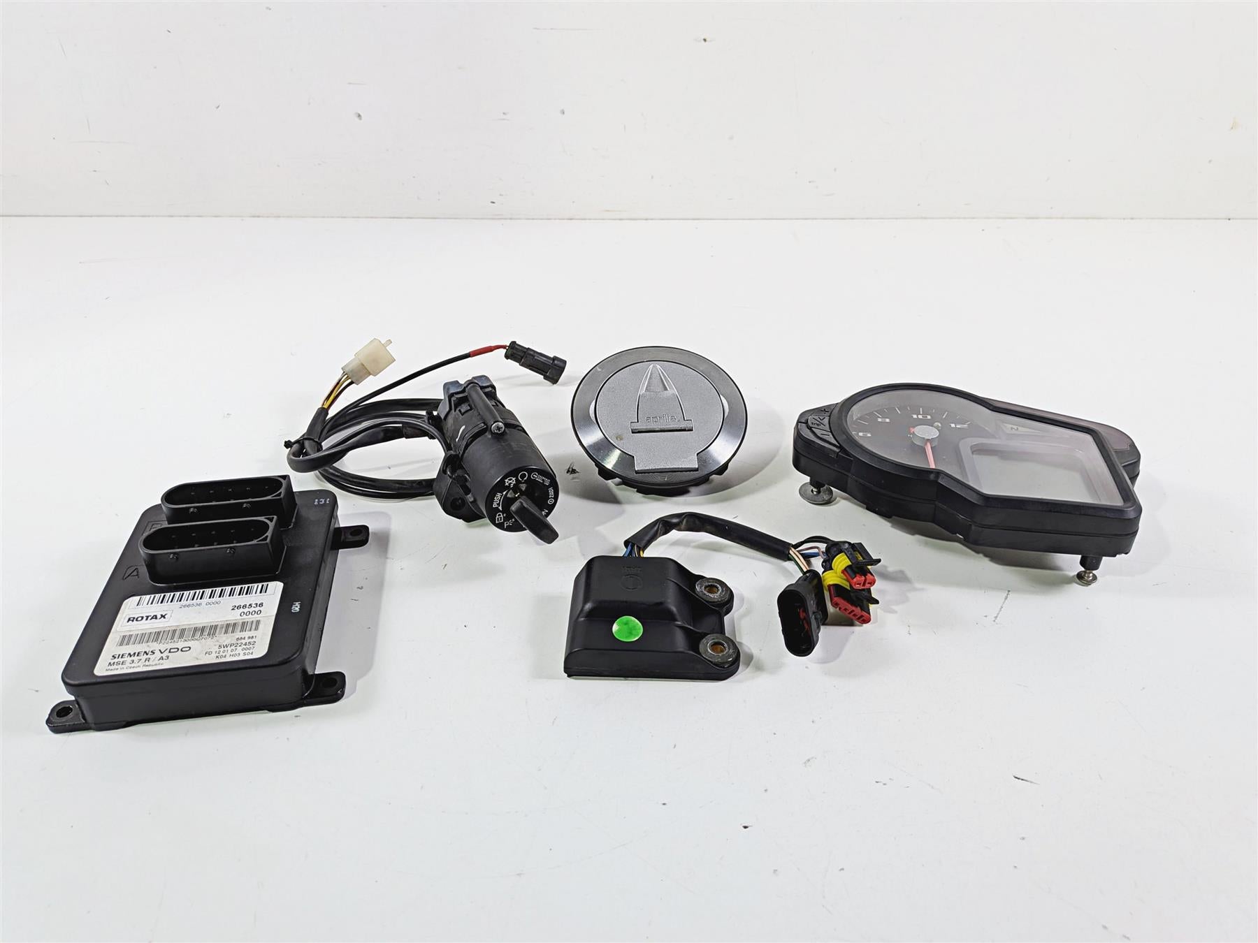 2008 Aprilia RSVR 1000 Factory Gauge 9k Cdi Ecm Ignition Switch Key Set 8127833 {{ shop.shopifyCountryName }} - Mototech271