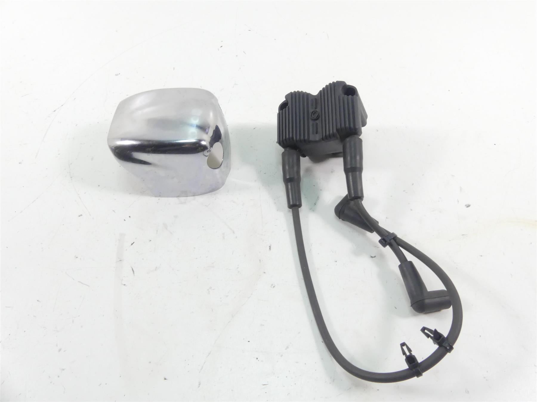 2004 Harley Softail FXSTD SE CVO Deuce Ignition Coil & Chrome Cover 31743-01 {{ shop.shopifyCountryName }} - Mototech271