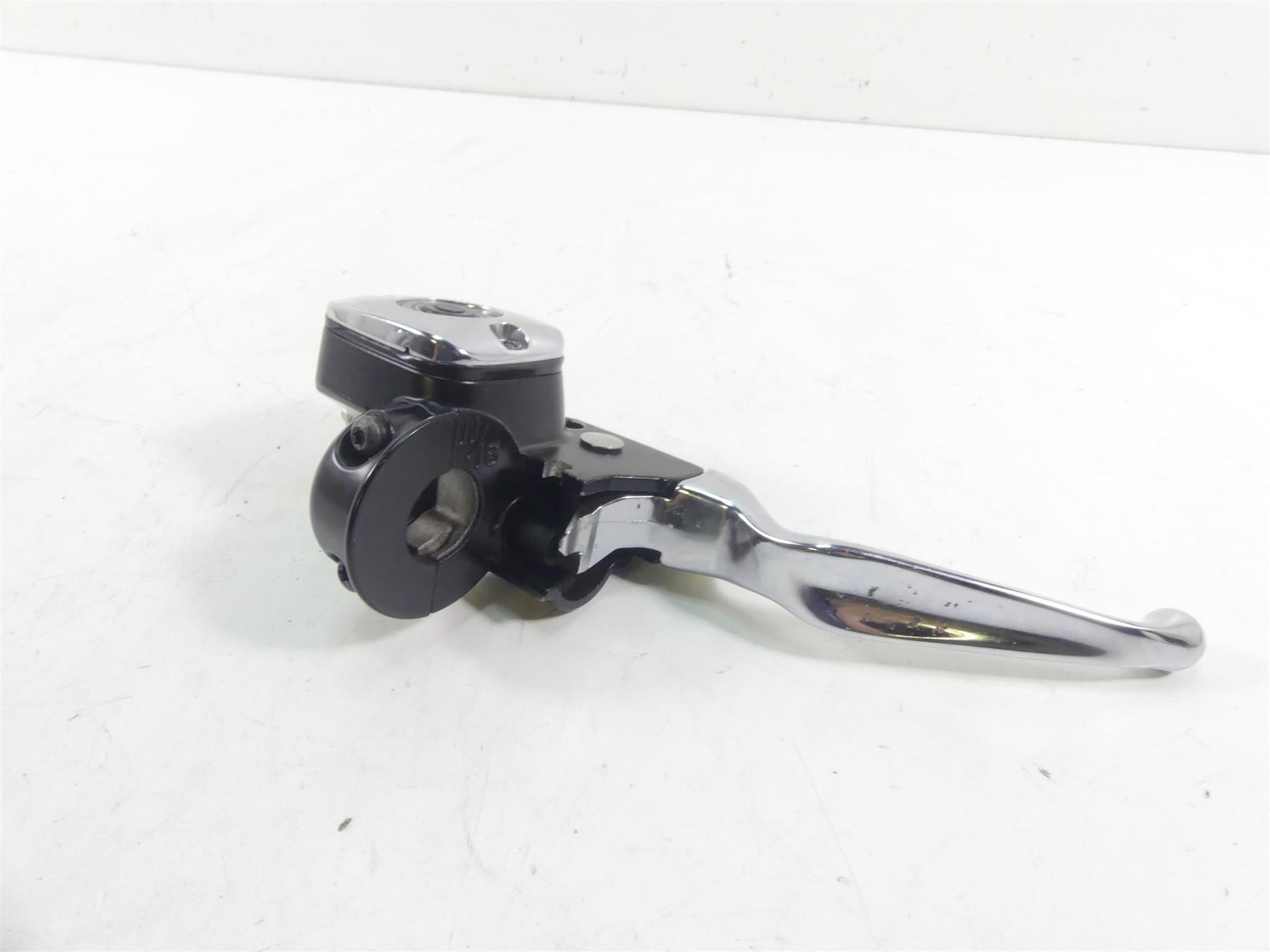 2000 Harley Dyna FXR4 CVO Super Glide Front Brake Master Cylinder 11/16 45353-99 {{ shop.shopifyCountryName }} - Mototech271