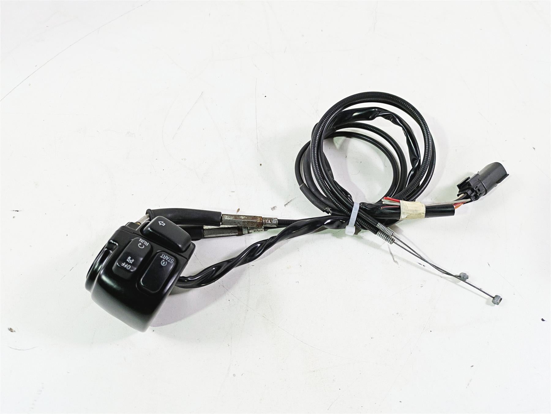 2010 Harley VRSCF Muscle Rod Right Hand Control Switch READ 71684-06A 71683-06A {{ shop.shopifyCountryName }} - Mototech271