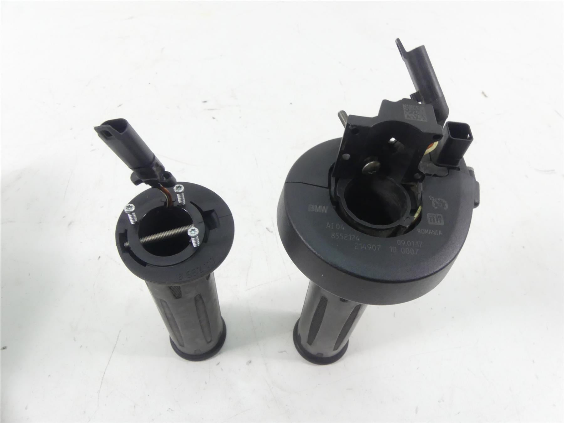 2017 BMW R1200RT K52 Heated Left Right Throttle Grip Set 61318552117 61318552122 {{ shop.shopifyCountryName }} - Mototech271