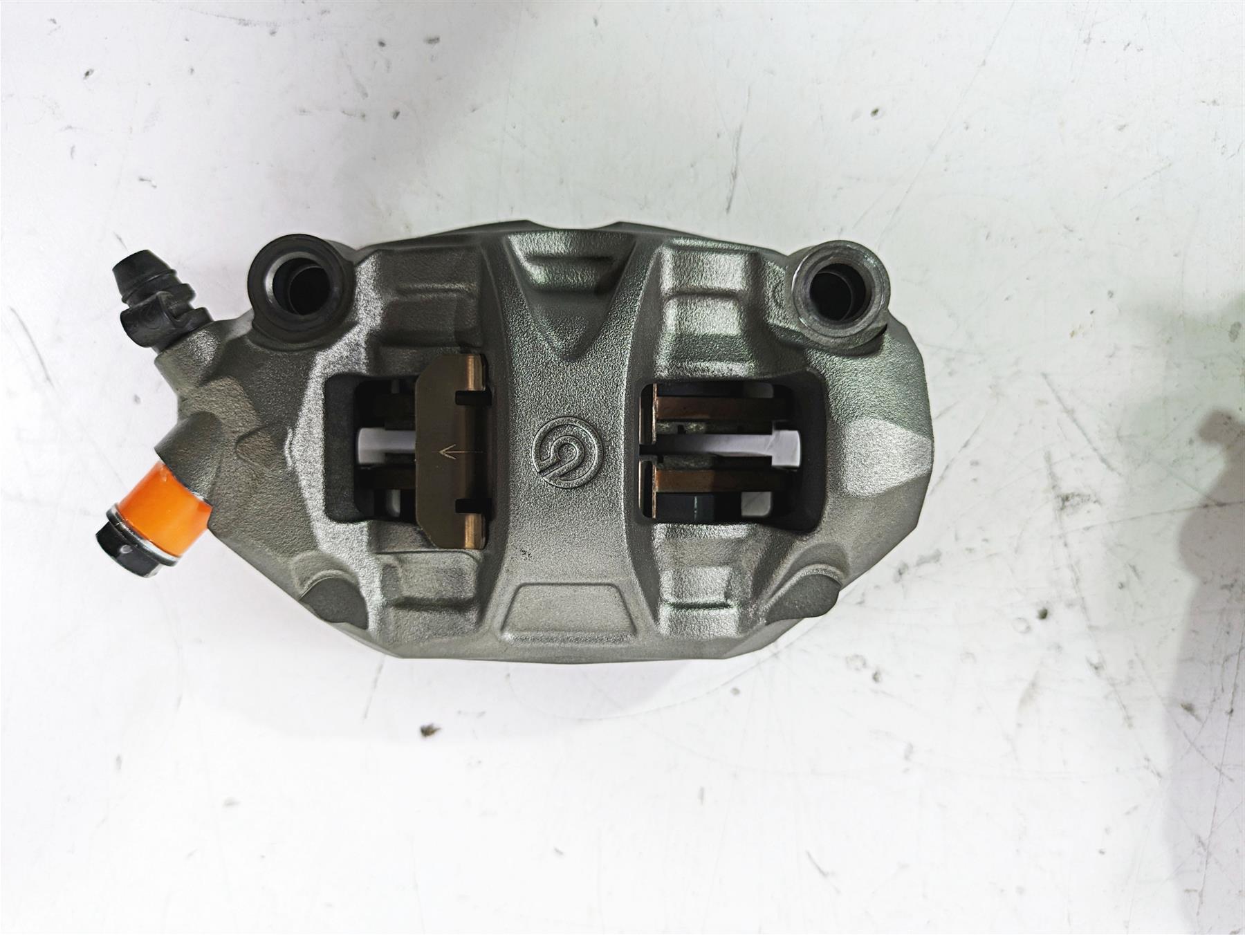 2023 Triumph Street Triple 765 RS Brembo Front Brake Caliper Set 100mm T2022367 {{ shop.shopifyCountryName }} - Mototech271