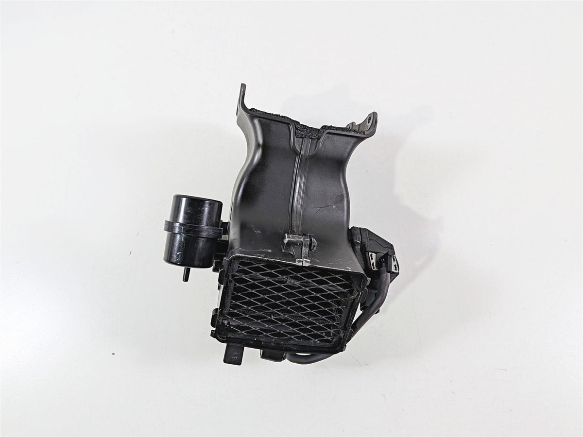2024 Yamaha YZF R1 RN65 Front Center Air Duct Intake & Diaphragm B3L-2832E-00 {{ shop.shopifyCountryName }} - Mototech271