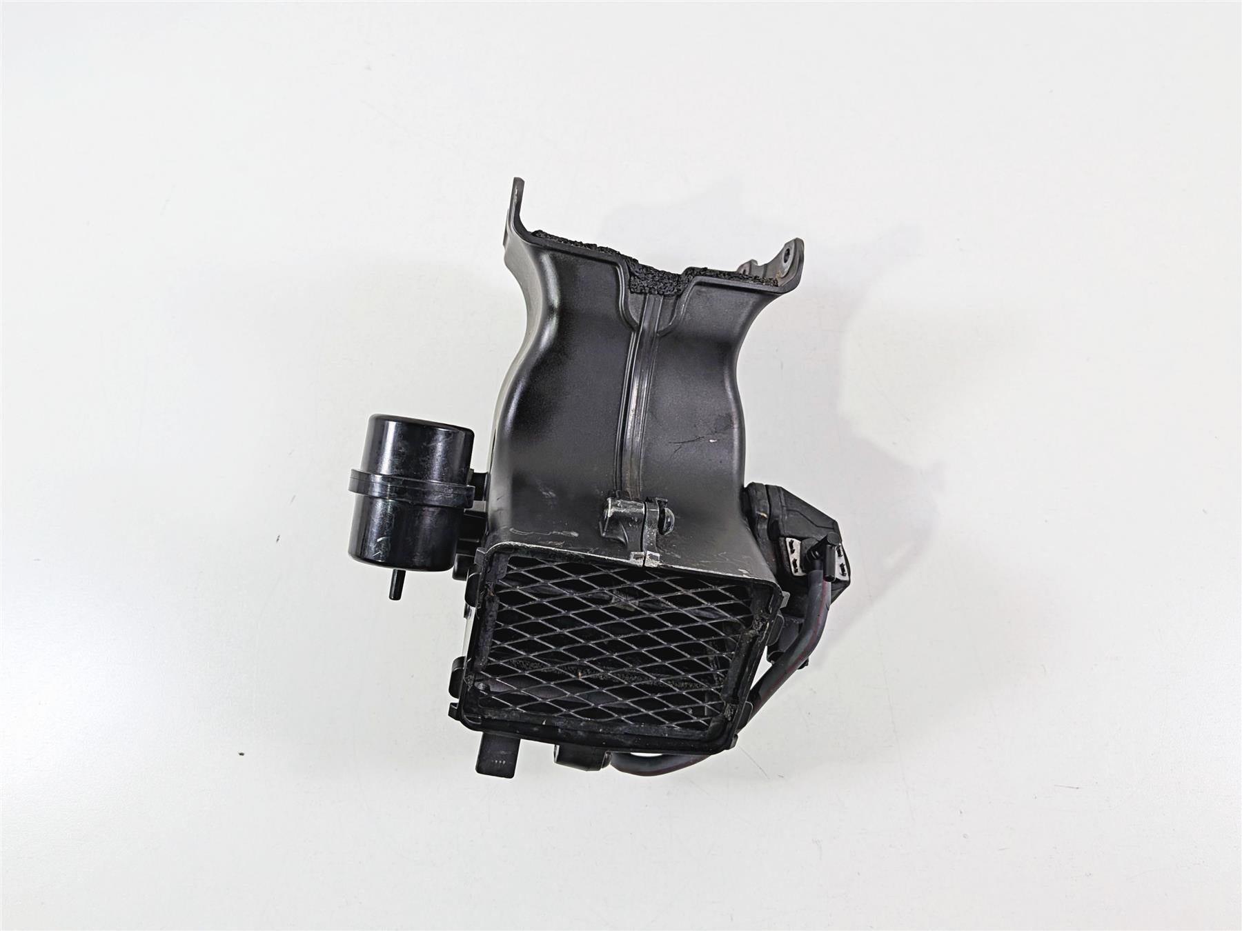 2024 Yamaha YZF R1 RN65 Front Center Air Duct Intake & Diaphragm B3L-2832E-00 {{ shop.shopifyCountryName }} - Mototech271