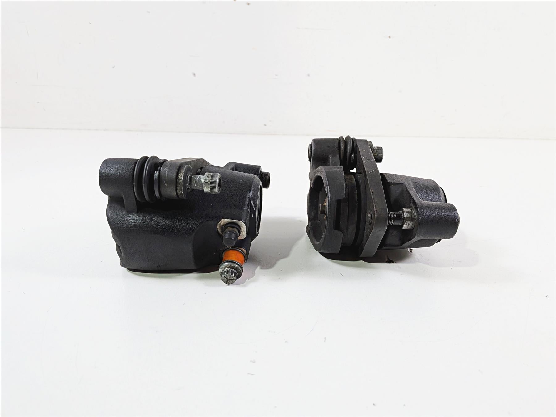 1993 Harley Touring FLHTCU Electra Glide Front Brake Caliper Set 44023-83C {{ shop.shopifyCountryName }} - Mototech271