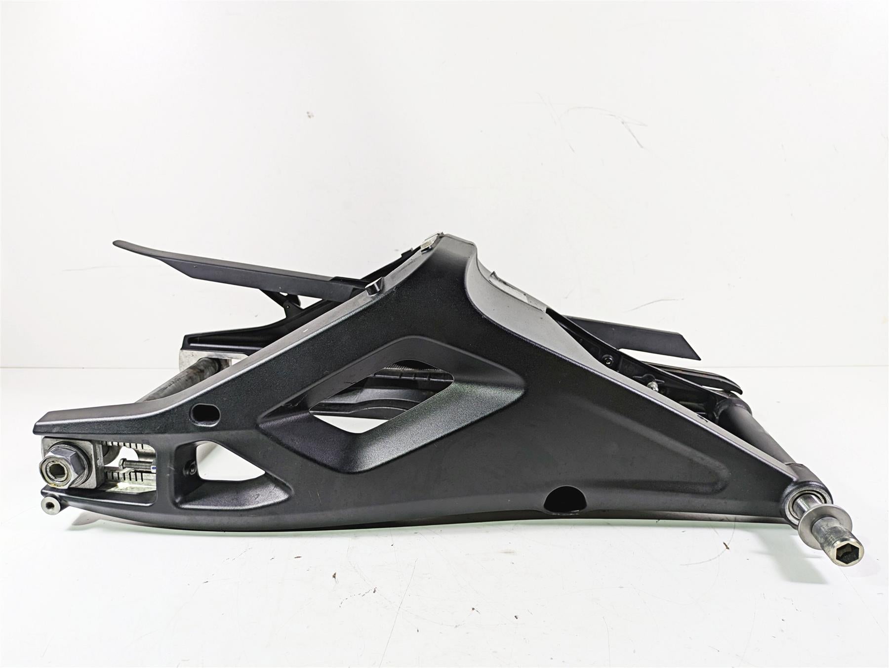 2019 BMW S1000XR K49 Swingarm Swing Arm & 28mm Rear Axle 33358560101 {{ shop.shopifyCountryName }} - Mototech271