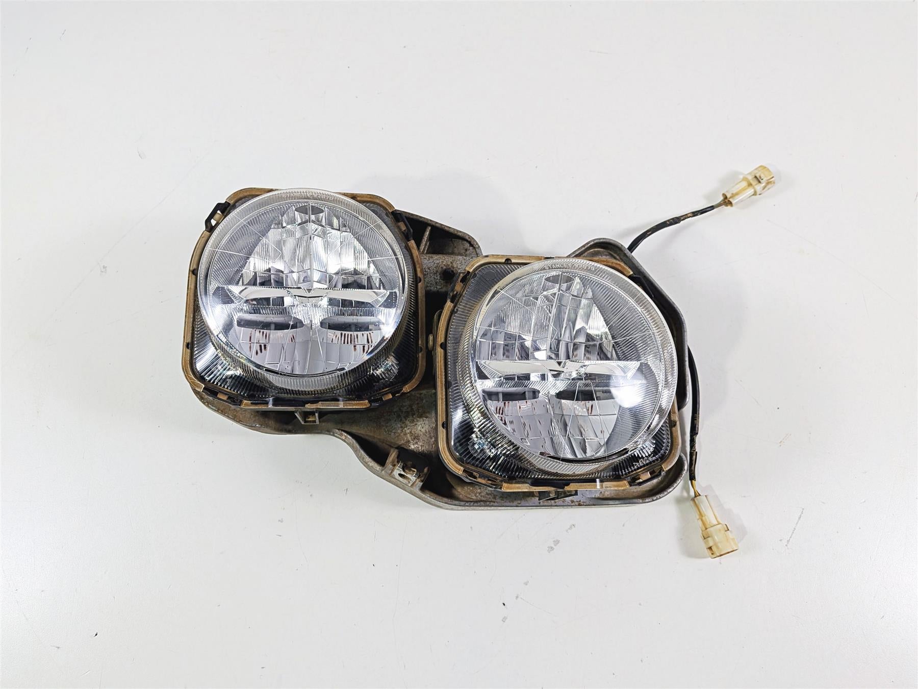 2017 Yamaha YXZ1000R EPS SS Right Headlight Head Lamp - Read 2UD-84300-00-00 {{ shop.shopifyCountryName }} - Mototech271