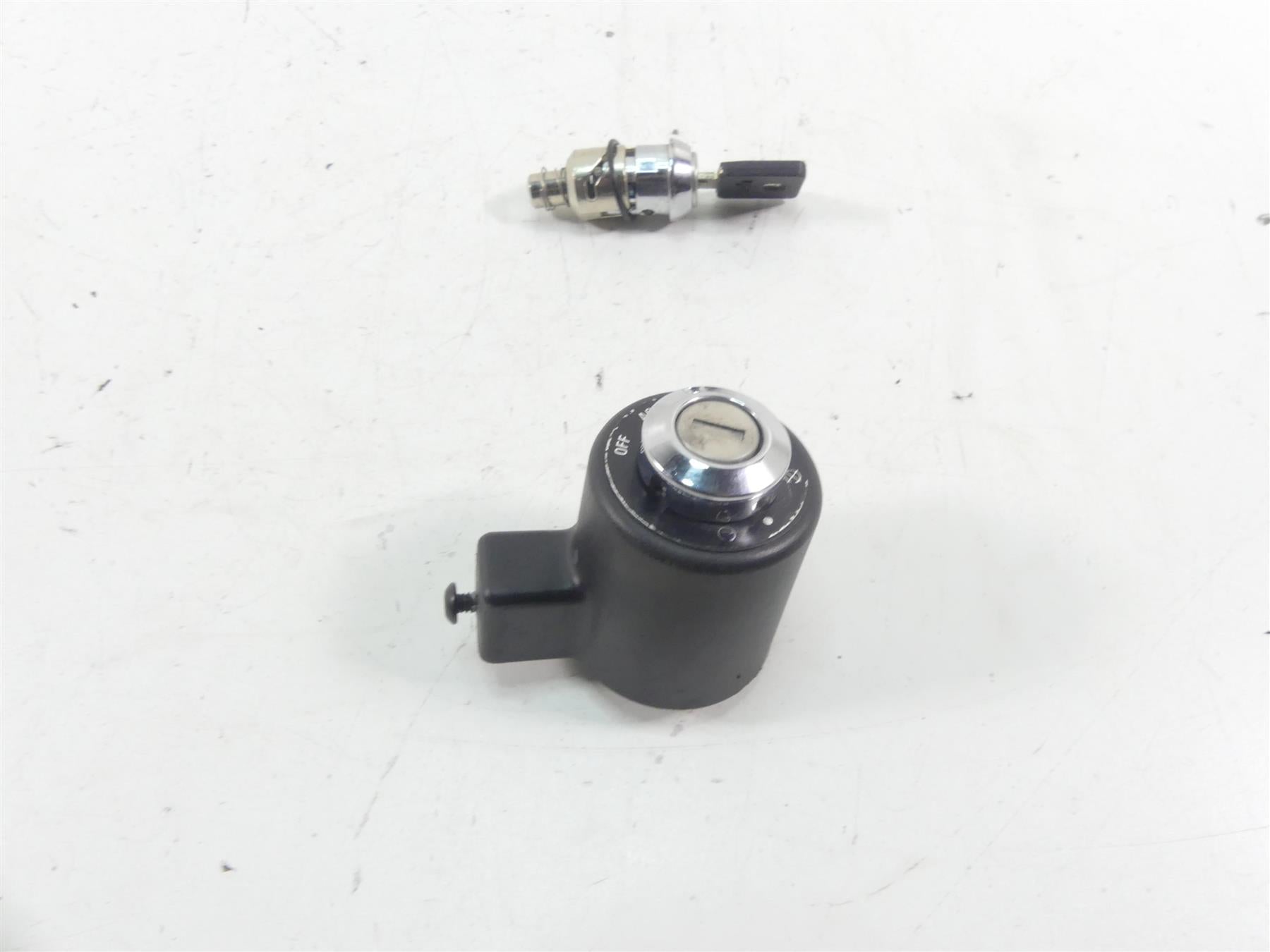 2020 Harley Sportster XL1200 NS Iron Ignition Switch Lock Key Set 71400083 {{ shop.shopifyCountryName }} - Mototech271
