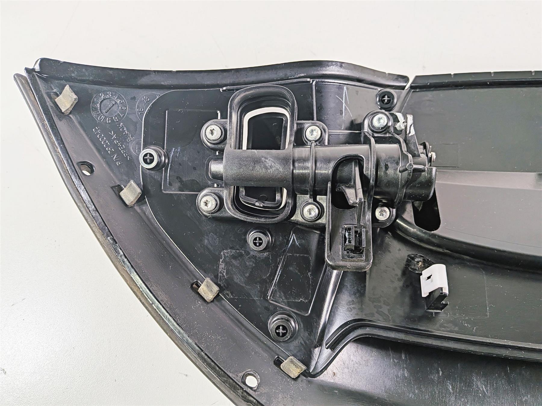 2020 Harley Touring FLTRK Road Glide Air Vent Duct Upper Fairing -Read 29200042 {{ shop.shopifyCountryName }} - Mototech271