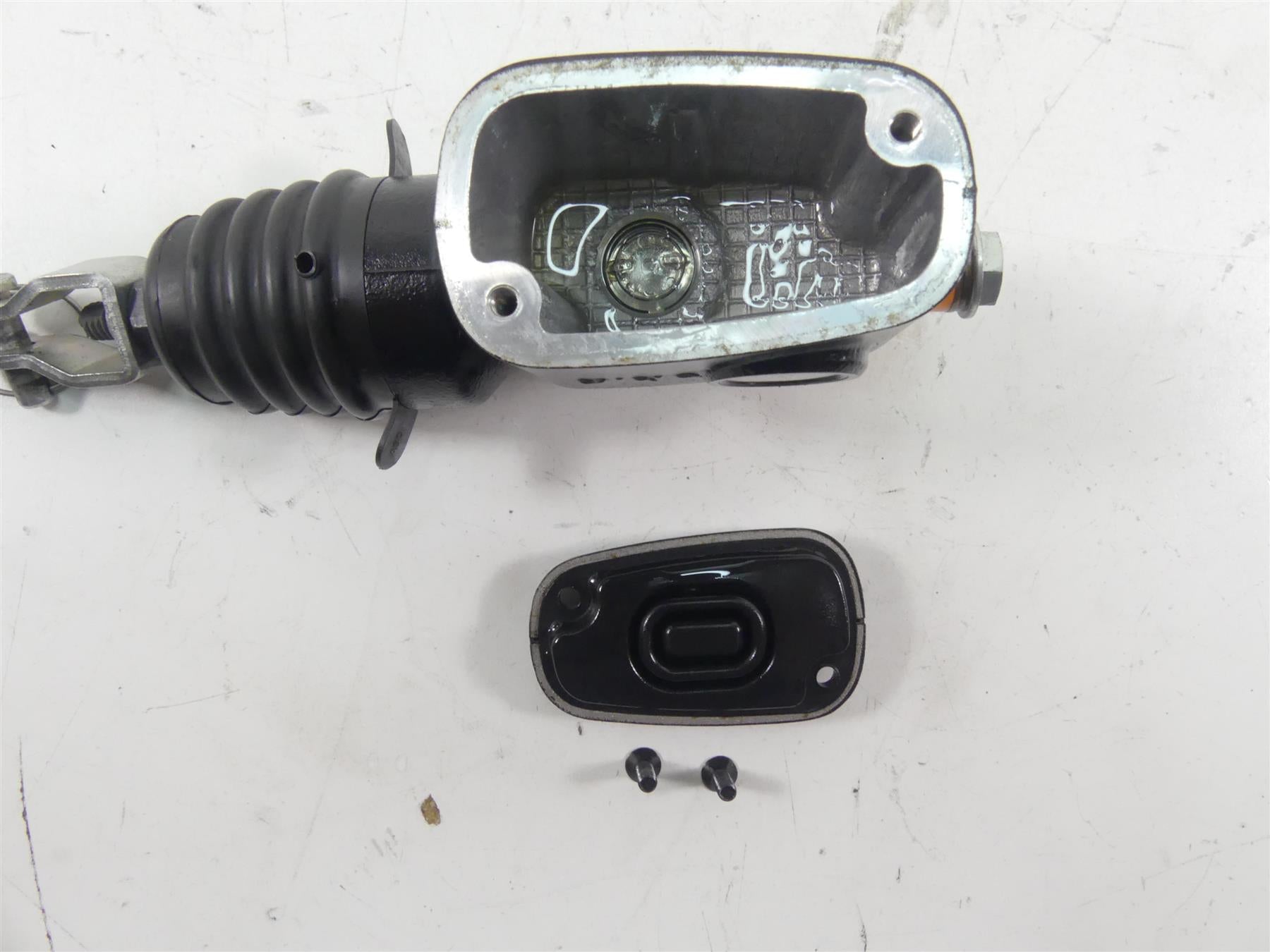 2018 Harley Softail FXBB Street Bob Rear Brake Master Cylinder 5/8" 41700460 {{ shop.shopifyCountryName }} - Mototech271