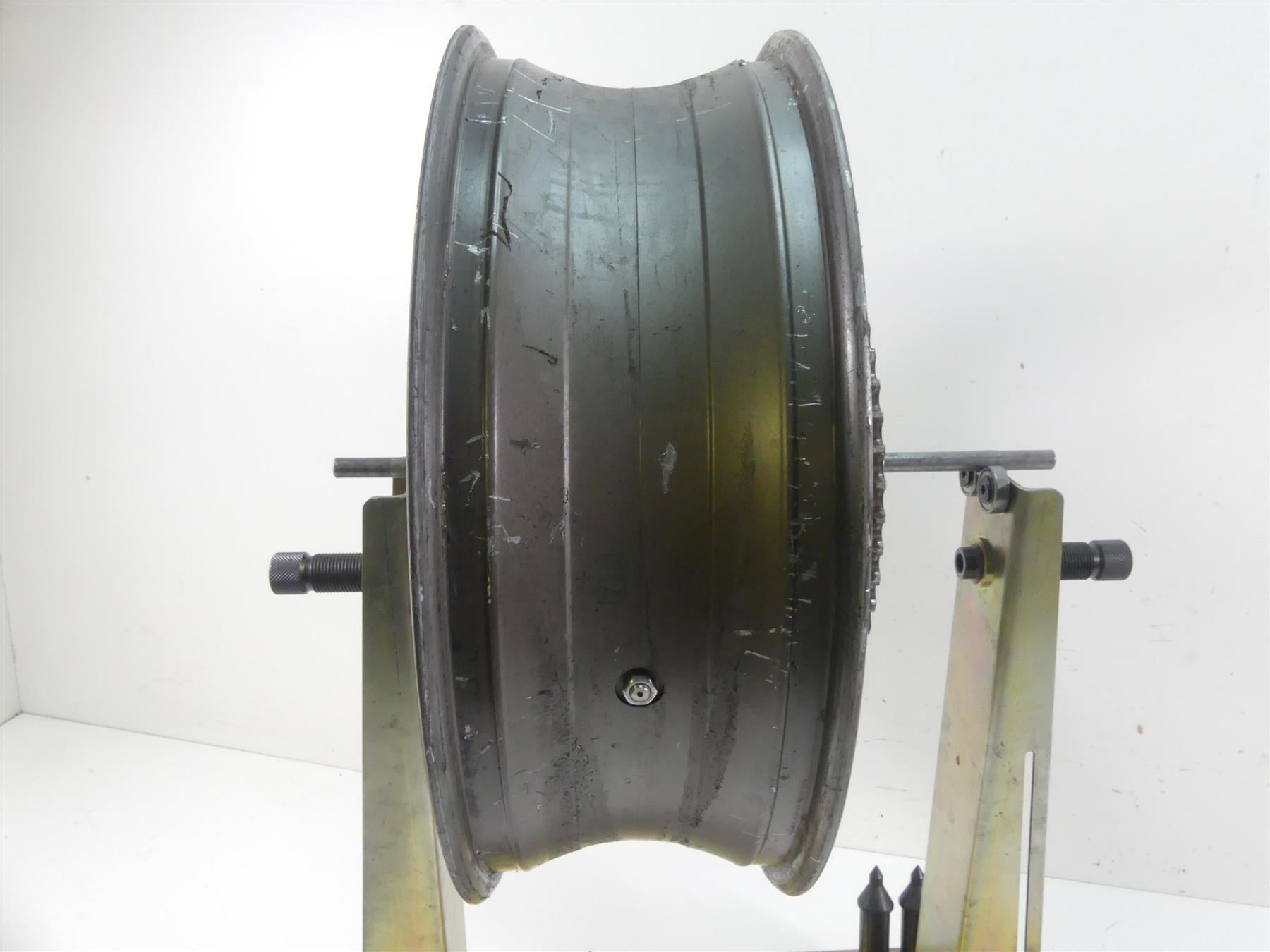 2006 Triumph Daytona 675 Straight Rear 17x5.5 Wheel Rim T2010842 {{ shop.shopifyCountryName }} - Mototech271