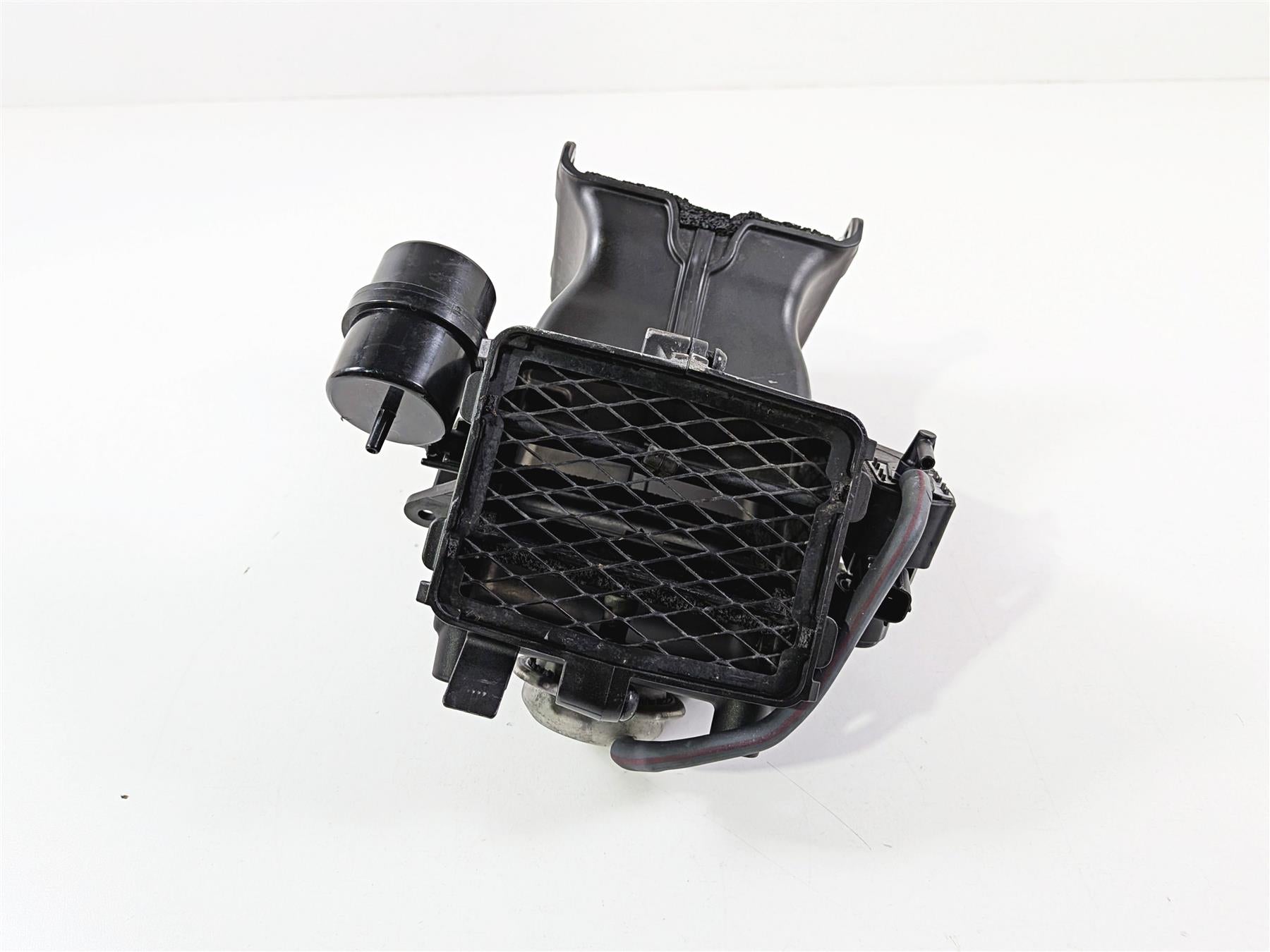 2024 Yamaha YZF R1 RN65 Front Center Air Duct Intake & Diaphragm B3L-2832E-00 {{ shop.shopifyCountryName }} - Mototech271