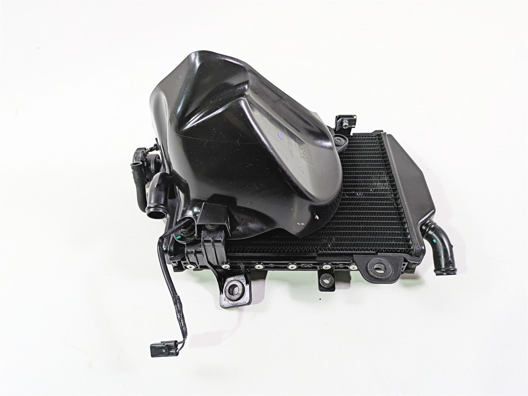 2024 Triumph Tiger 900 GT Right Radiator Fan Reservoir Hoses T2104600 T2104201 {{ shop.shopifyCountryName }} - Mototech271