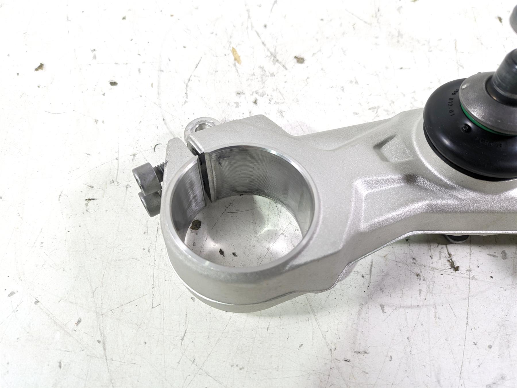 2022 BMW R1250 RT K052 Lower Triple Tree Steering Clamp 31429443338 {{ shop.shopifyCountryName }} - Mototech271