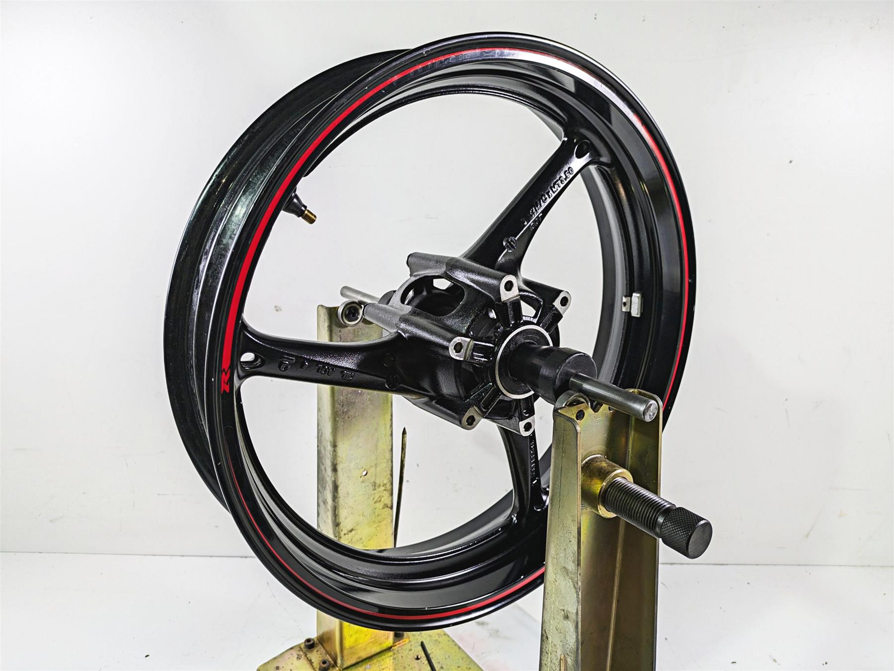 2016 Suzuki GSXR1000 Straight 17x3.5 Front Wheel Rim 54111-37H00-019 {{ shop.shopifyCountryName }} - Mototech271