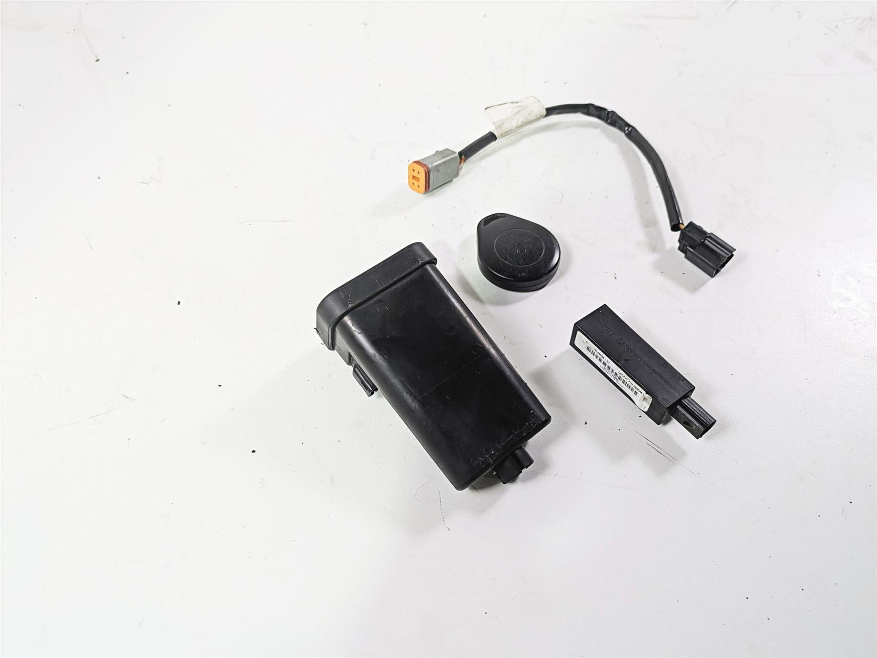 2007 Harley Touring FLHRSE CVO Road King Tssm Security Module + Fob 68924-07 {{ shop.shopifyCountryName }} - Mototech271