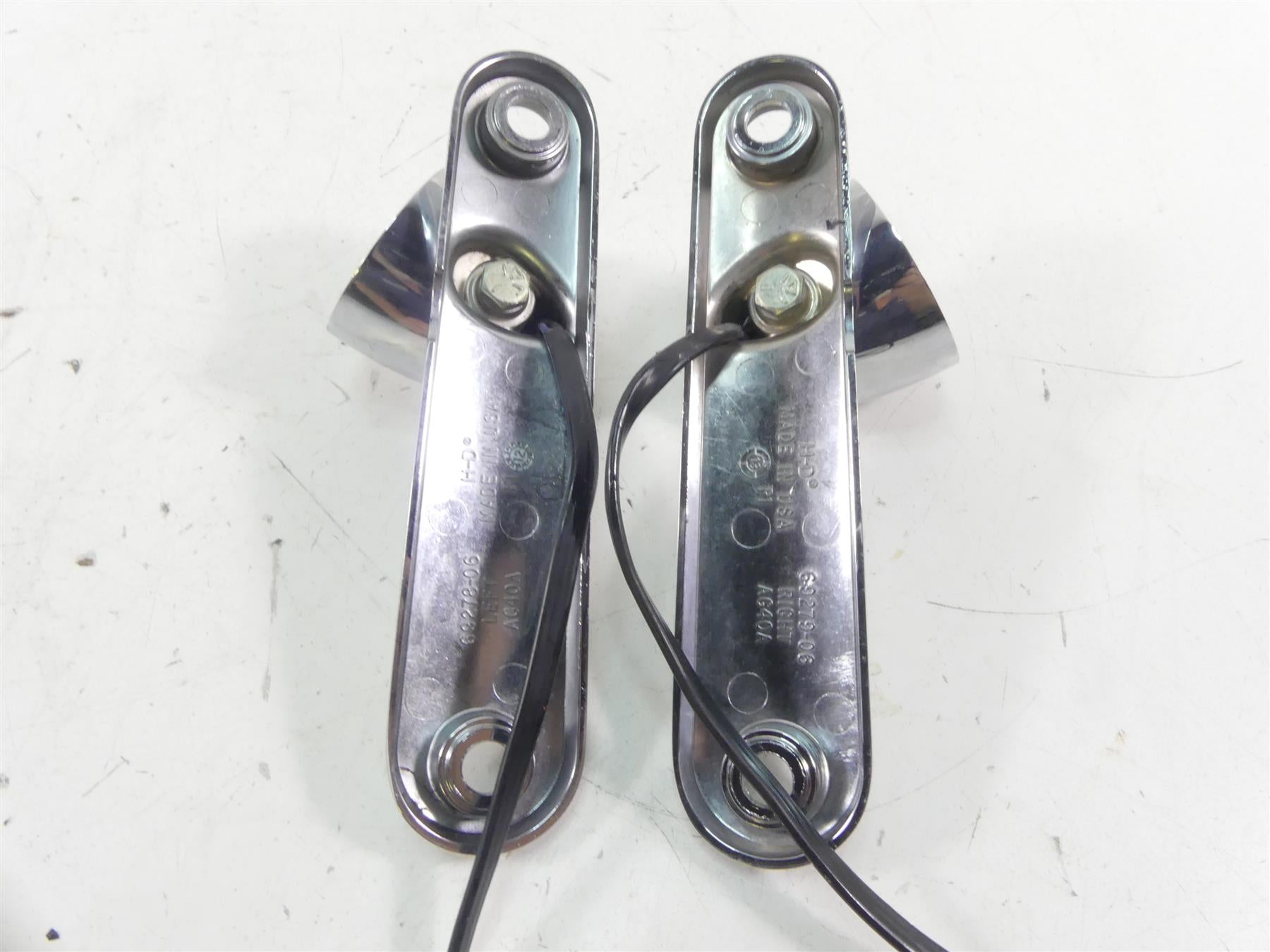2013 Harley Touring FLHX Street Glide Front Blinker Housing & Mount Set 69278-06 {{ shop.shopifyCountryName }} - Mototech271