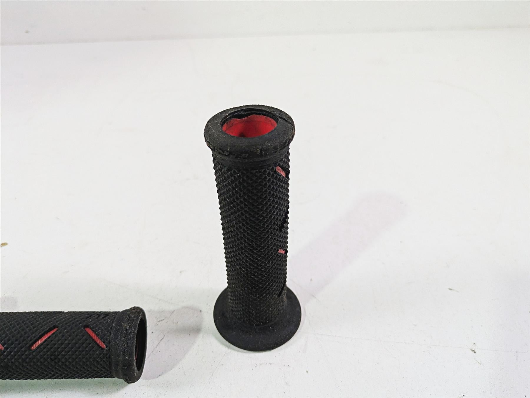 2013 Ducati Hypermotard 821 SP Ride By Wire Throttle Grip Set 66020034E {{ shop.shopifyCountryName }} - Mototech271