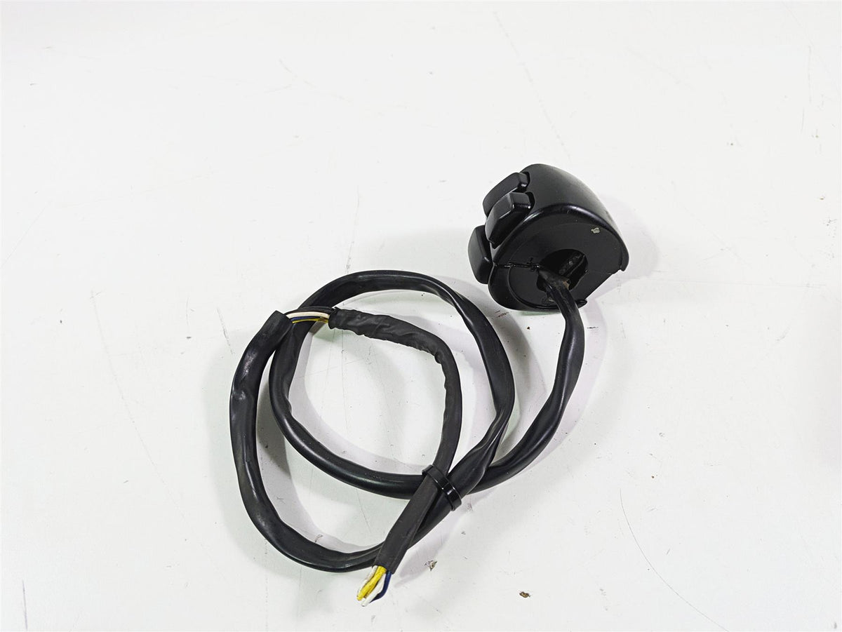 2008 Harley FLSTSB Cross Bones Left Hand Control Switch -No Plug 71682-06A {{ shop.shopifyCountryName }} - Mototech271