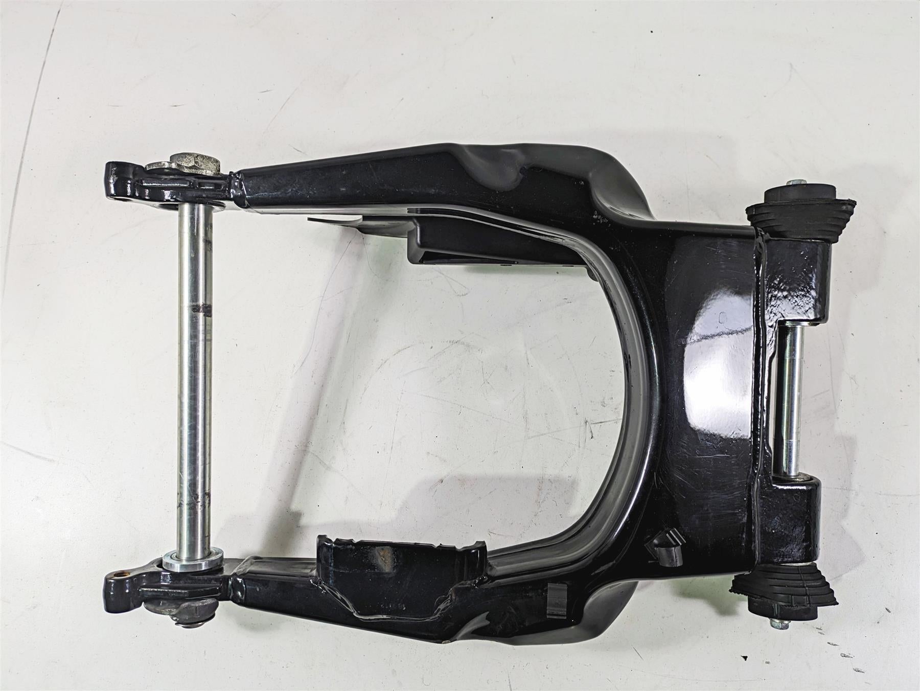 2020 Harley Touring FLHT Electra Glide Swingarm Swing Arm + Axle 47549-09A {{ shop.shopifyCountryName }} - Mototech271