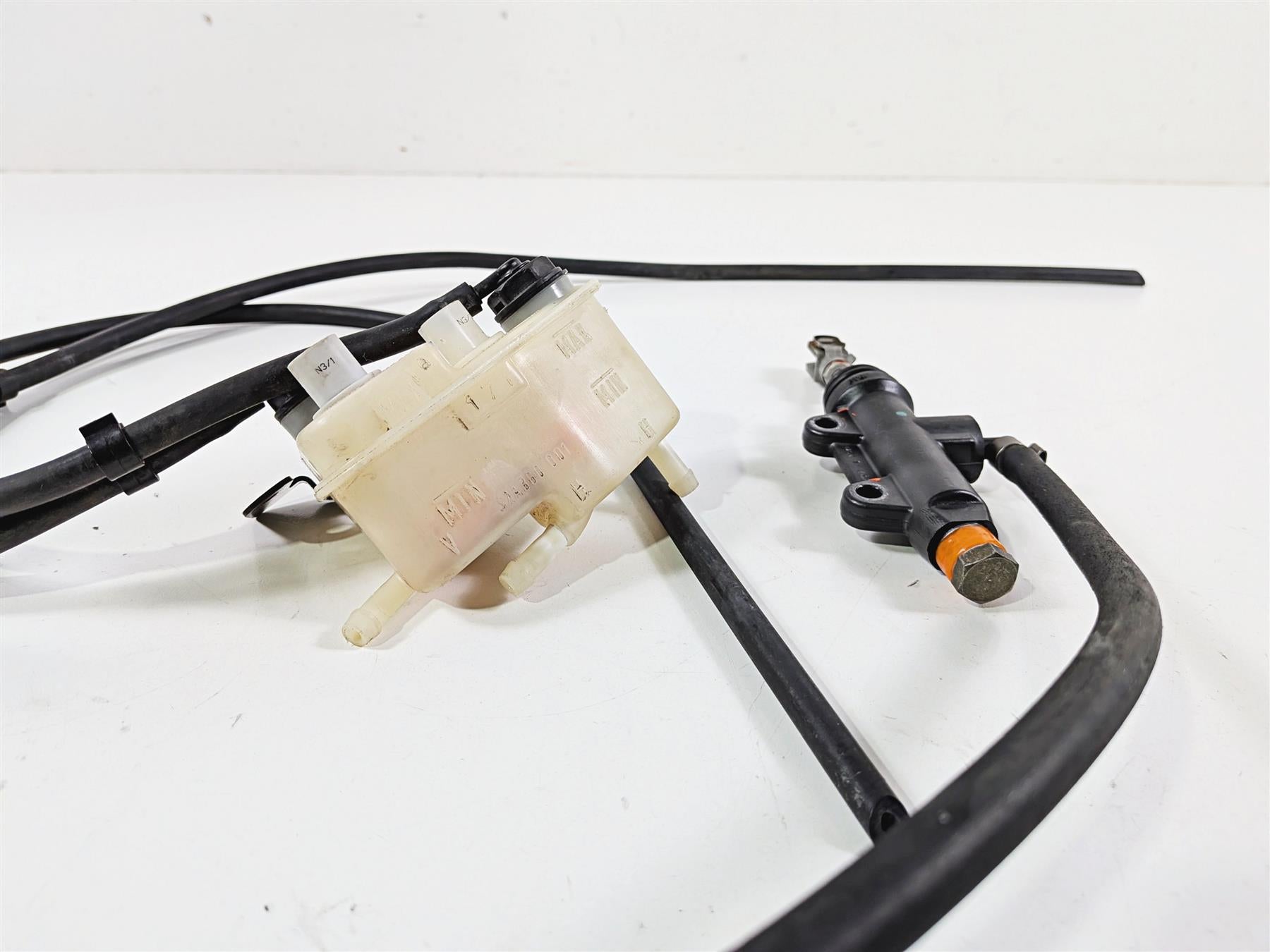 2002 BMW K1200LT 89V3 FTE Rear Brake Master Cylinder 34317650749 {{ shop.shopifyCountryName }} - Mototech271