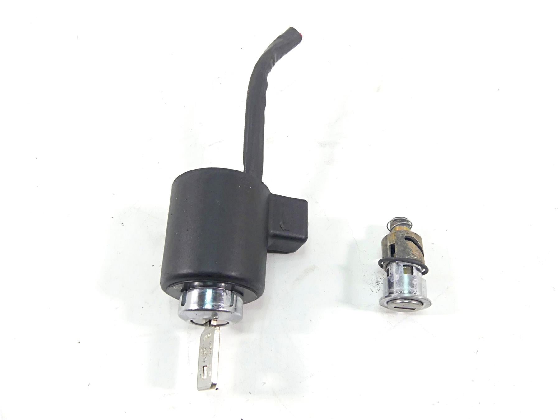 2005 Harley Sportster XL1200 C Ignition Switch Steering Lock Key Set 71441-94 {{ shop.shopifyCountryName }} - Mototech271