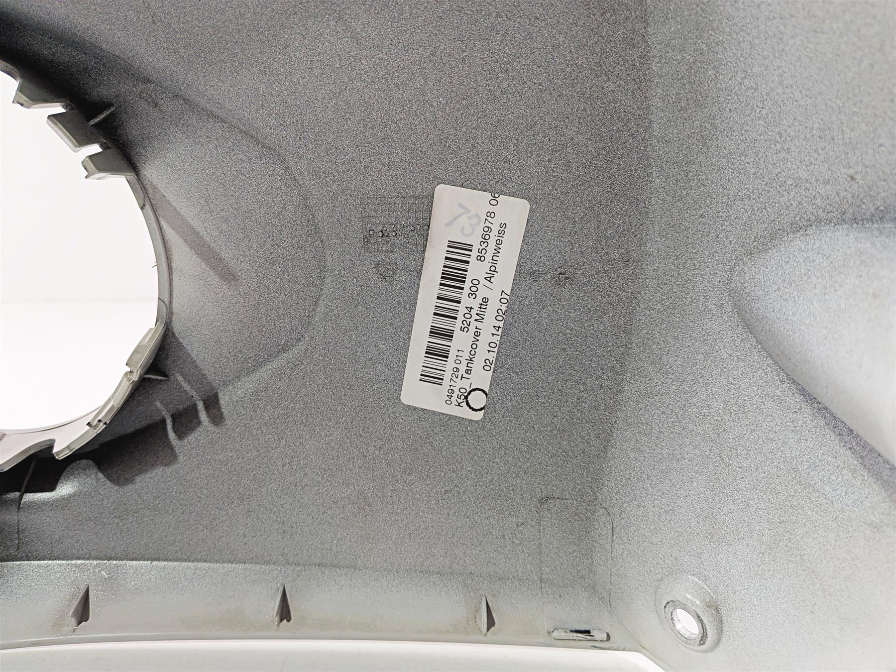 2015 BMW R1200GS K50 White Center Tank Cover Fairing 46638533667 46638563438 {{ shop.shopifyCountryName }} - Mototech271