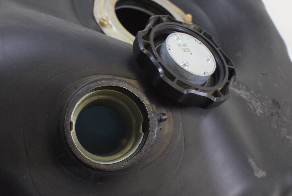 2016 Yamaha YXZ1000 R EPS Fuel Gas Petrol Tank 2HC-F4110-00-00 {{ shop.shopifyCountryName }} - Mototech271