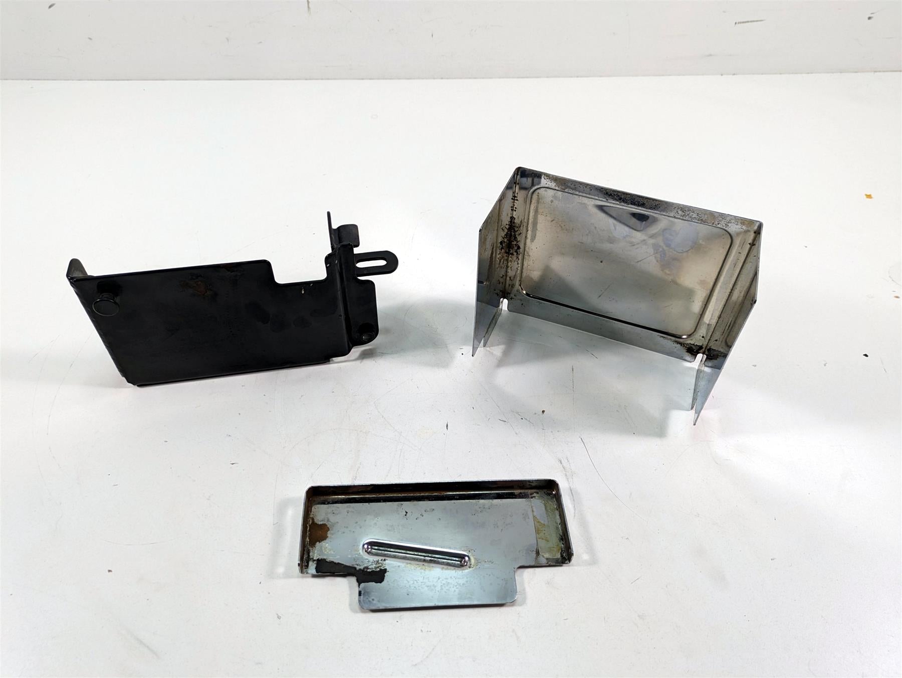 2000 Harley Dyna FXDL Low Rider Battery Box Tray & Chrome Cover 66375-97 {{ shop.shopifyCountryName }} - Mototech271