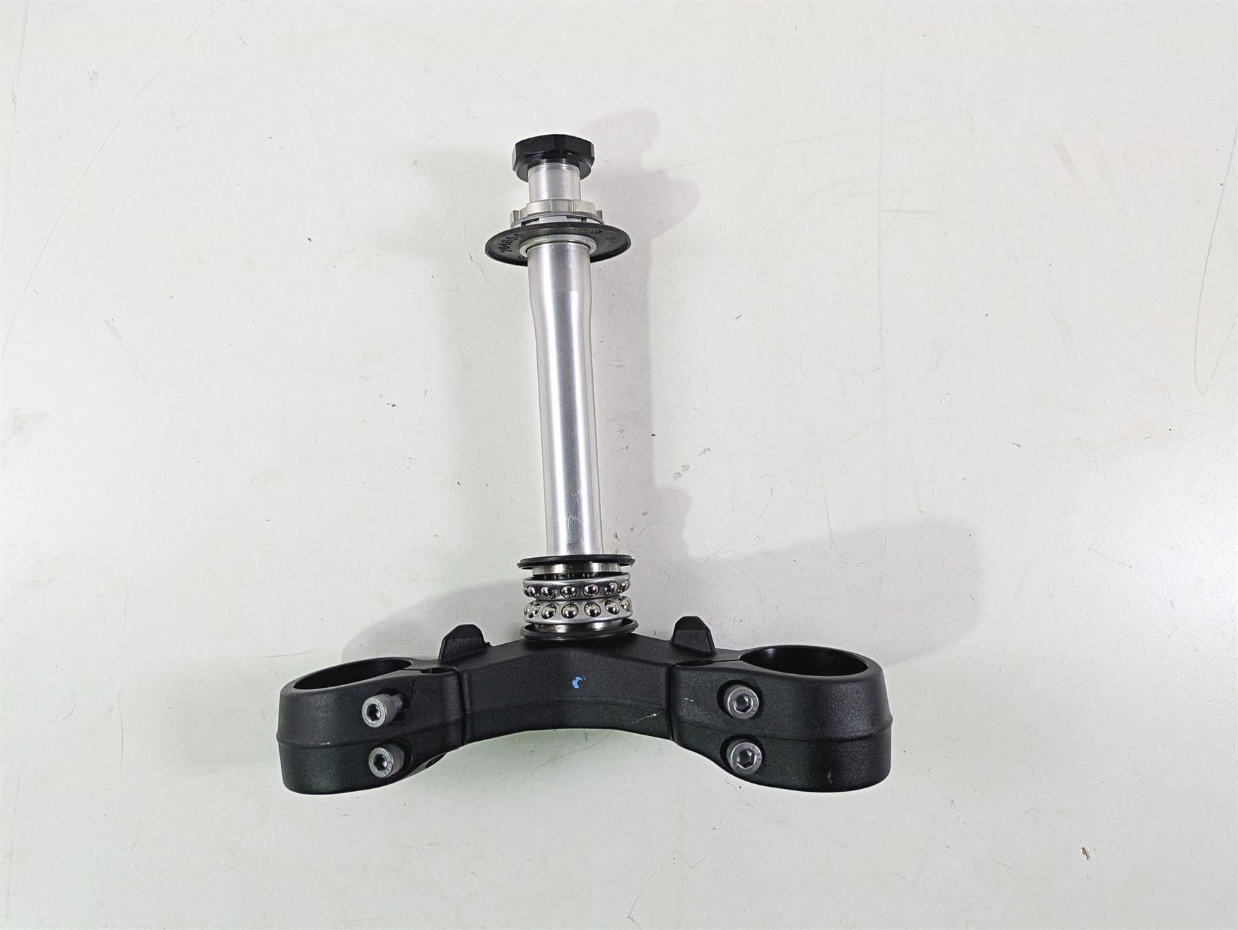 2024 Triumph Street Triple 765 R Lower Triple Tree Steering Clamp T2048903 {{ shop.shopifyCountryName }} - Mototech271