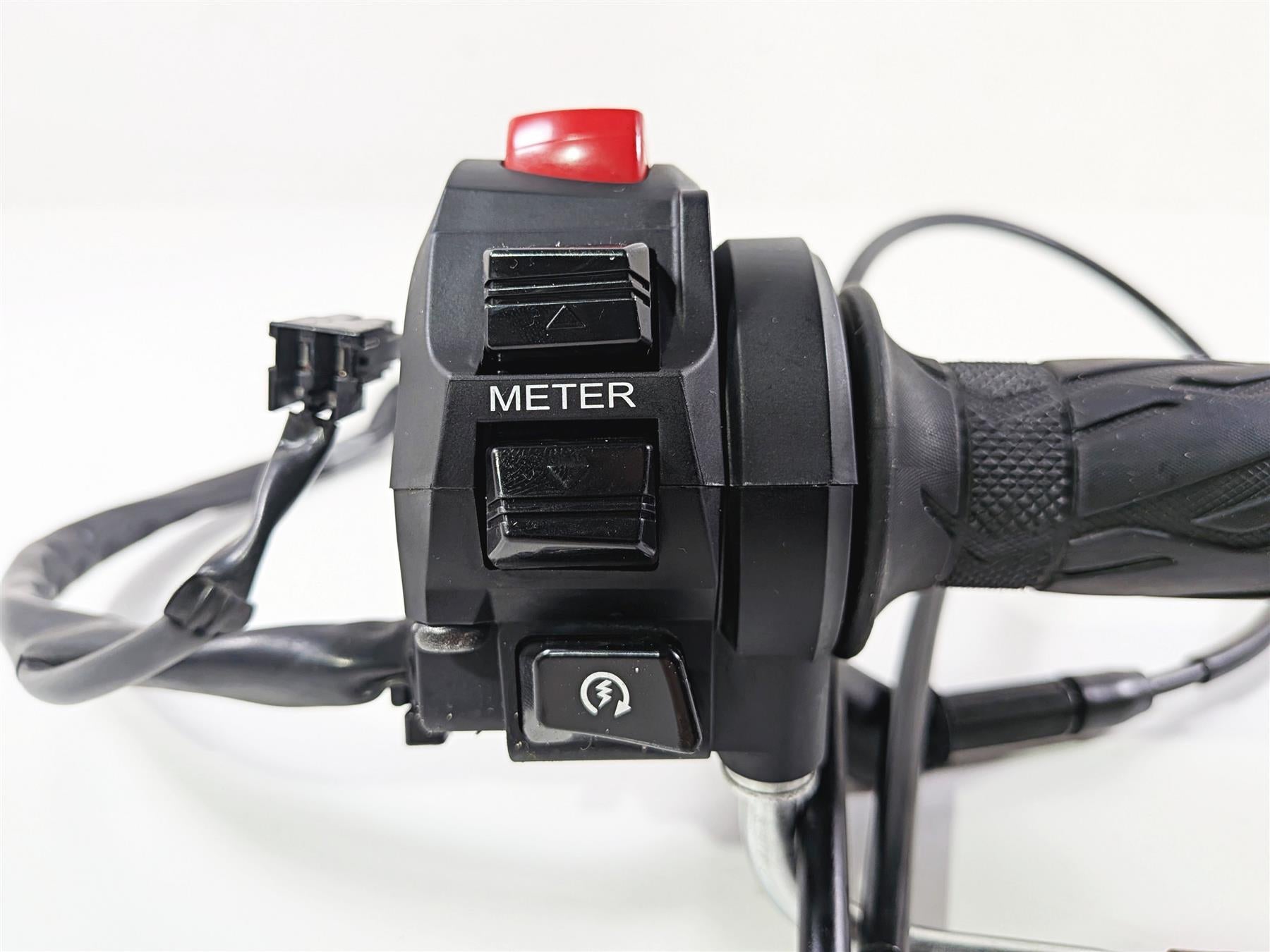 2024 Suzuki GSXR600 Right Hand Control Switch Throttle 37200-47H30 {{ shop.shopifyCountryName }} - Mototech271