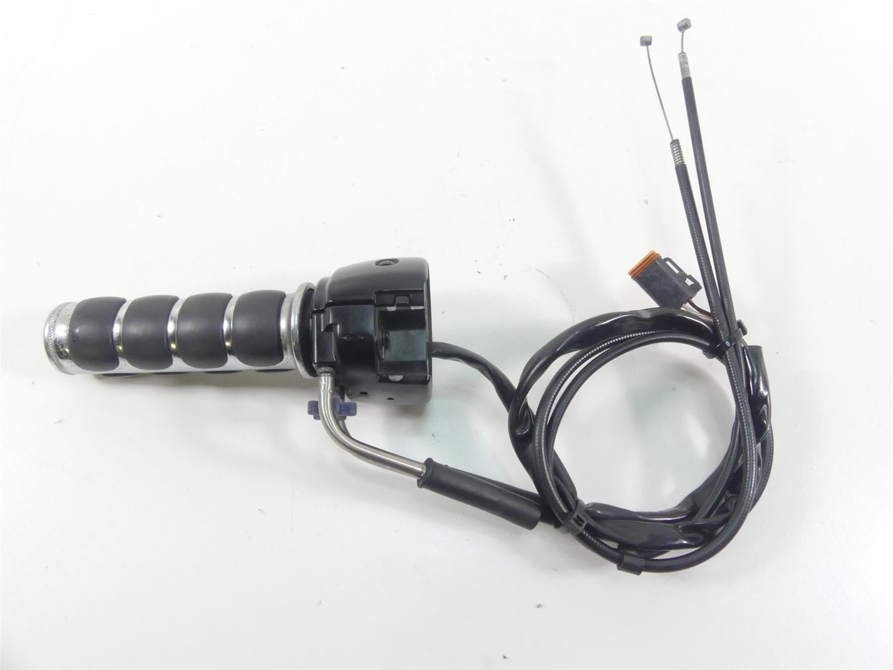 2006 Harley VRSCD Night Rod Right Hand Control Switch + Throttle Grips 71684-06A {{ shop.shopifyCountryName }} - Mototech271