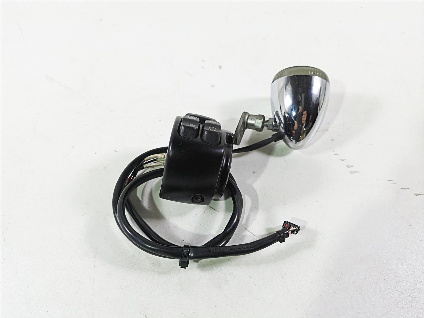 2017 Harley Dyna FXDB Street Bob Left Control Switch & Blinker -READ 71500372A {{ shop.shopifyCountryName }} - Mototech271