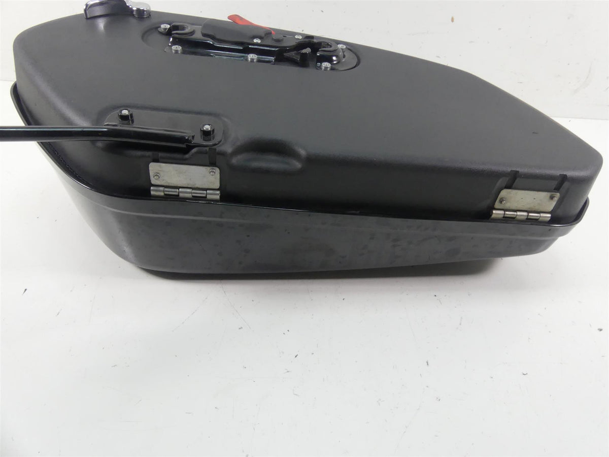 2021 Harley Softail FLSB Sport Glide Right Side Saddlebag Saddle Bag 90201448 {{ shop.shopifyCountryName }} - Mototech271