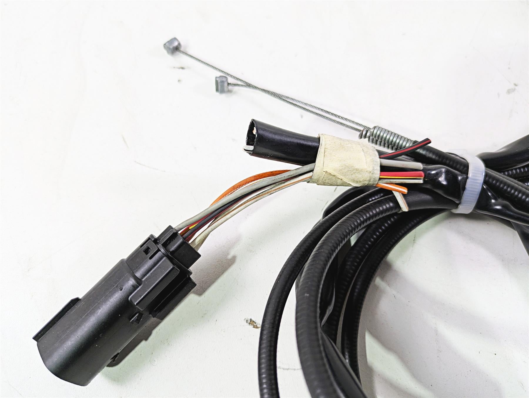 2010 Harley VRSCF Muscle Rod Right Hand Control Switch READ 71684-06A 71683-06A {{ shop.shopifyCountryName }} - Mototech271